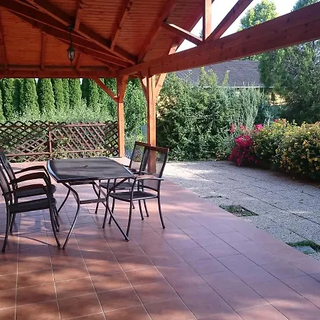 Balazs Vendeghaz Apartment Felsoors